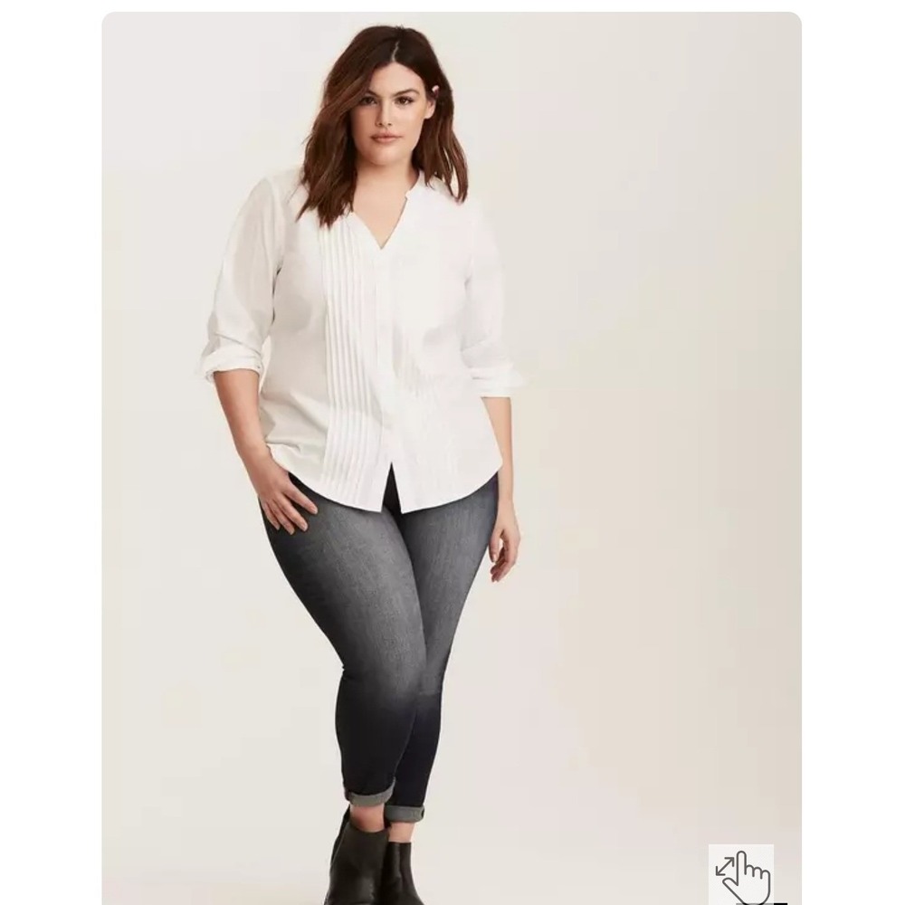 Torrid White Button Front Tuxedo Shirt Pintuck Pleated Split V-Neck Size 3 3X
